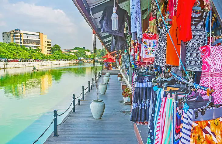 sri-lanka-colombo-best-places-to-visit-pettah-floating-market